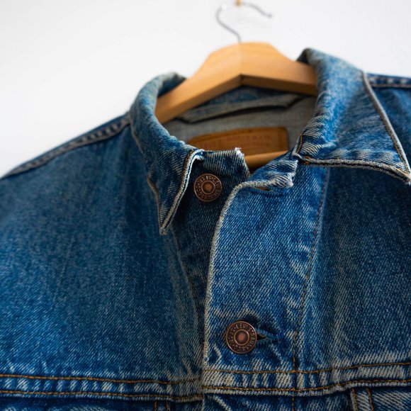 Vintage Levi's Men's Dark Blue Jean Jacket - Picture 2 of 7